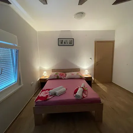 Golub - 2 Kaštel Stari