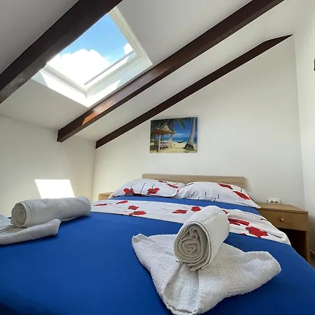 Golub - 2 Apartment Kaštel Stari